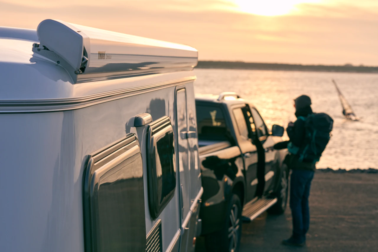 Thule Omnistor 6300 Roof-Mounted Caravan Campervan Motorhome Awning 2 Thule Omnistor 6300 Roof-Mounted Caravan Campervan Motorhome Awning - Image 2