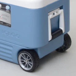 Igloo MaxCold 40 Wheeled Ice 38 Litre Cool Box -Jacksons Leisure Supplies maxcold 40 quart wheels close up 59674.1425290330