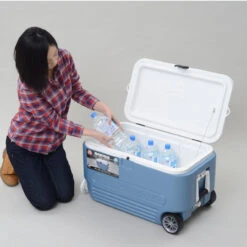 Igloo MaxCold 60 Roller Cool Box Wheeled Ice Chest -Jacksons Leisure Supplies maxcold 60 quart open filling 23805.1425296394