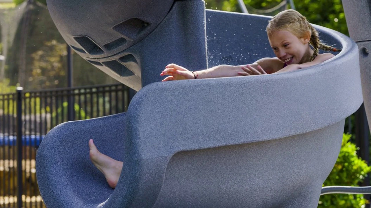 SR Smith Helix 2 Swimming Pool Slide 360 Degree Flume 12 SR Smith Helix 2 Swimming Pool Slide 360 Degree Flume - Image 12